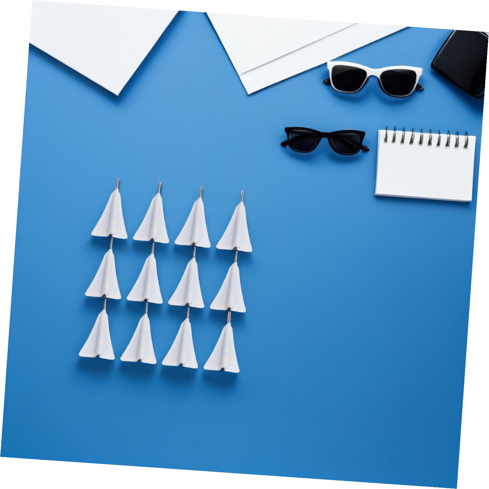 Lot de 12 Punaises Avion en Liège Multifonctions, Petites Punaises pour Tableau Liège, Accessoires de Carte pour Bureau et Maison, Épingles de Poussée Remplaçables, Usage