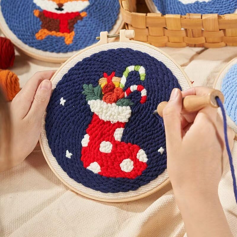 PLANCHOLO Christmas Punch Needle Embroidery Starter Kit: Merry Christmas Pattern, Yarns, Hoops, Instructions & Tools for Adults & Kids