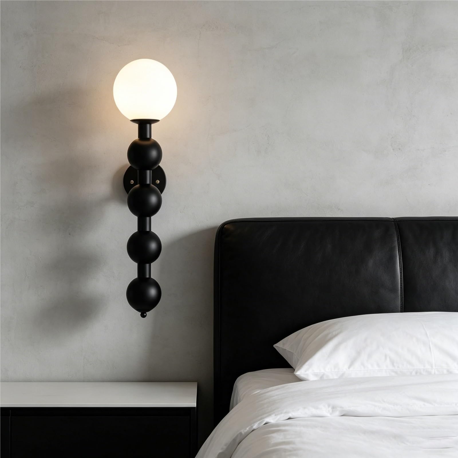 Applique da parete moderno in legno di frassino della metà del secolo Design a sfera sferica Vetro lattiginoso Globo Lampada da parete verticale Lampada da parete verticale Noce Marrone Camera(Dark)