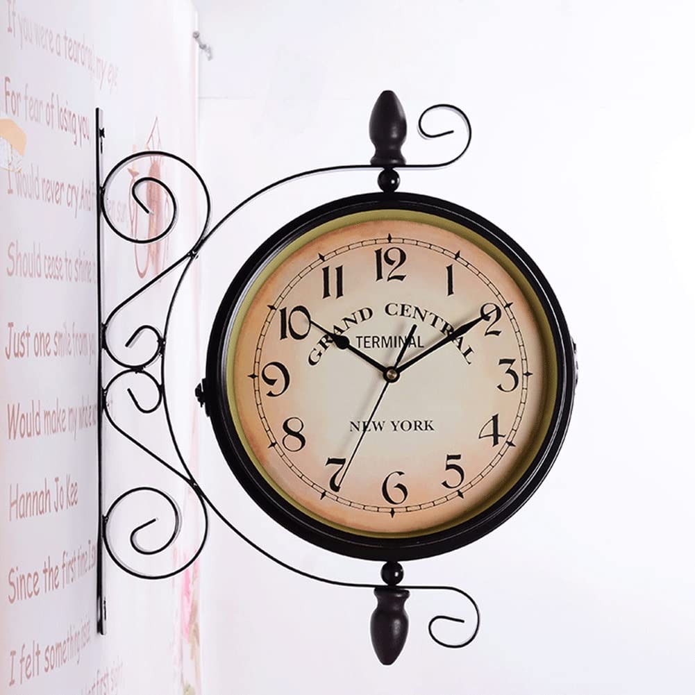 Horloge Murale Rétro sur Pied Double Face, Horloge De Gare Rétro en Métal À Deux Cadrans, Horloges Suspendues Antiques pour Jardin, Terrasse, Piscine, Véranda, Clôture, Décor,Black