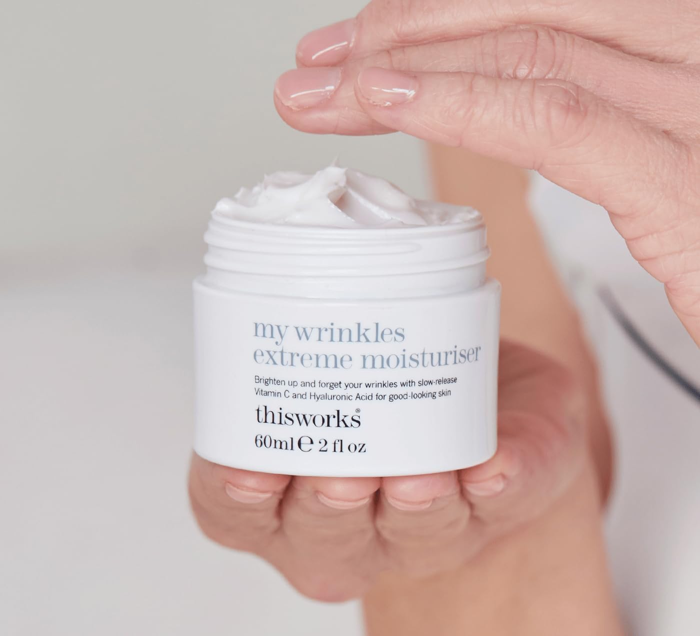 This Works My Wrinkle Extreme Moisture, 60 ml – Crema facial antienvejecimiento con bakuchiol, vitamina C y ácido hialurónico – Hidratante iluminador para suavizar y rellenar la piel deshidratada