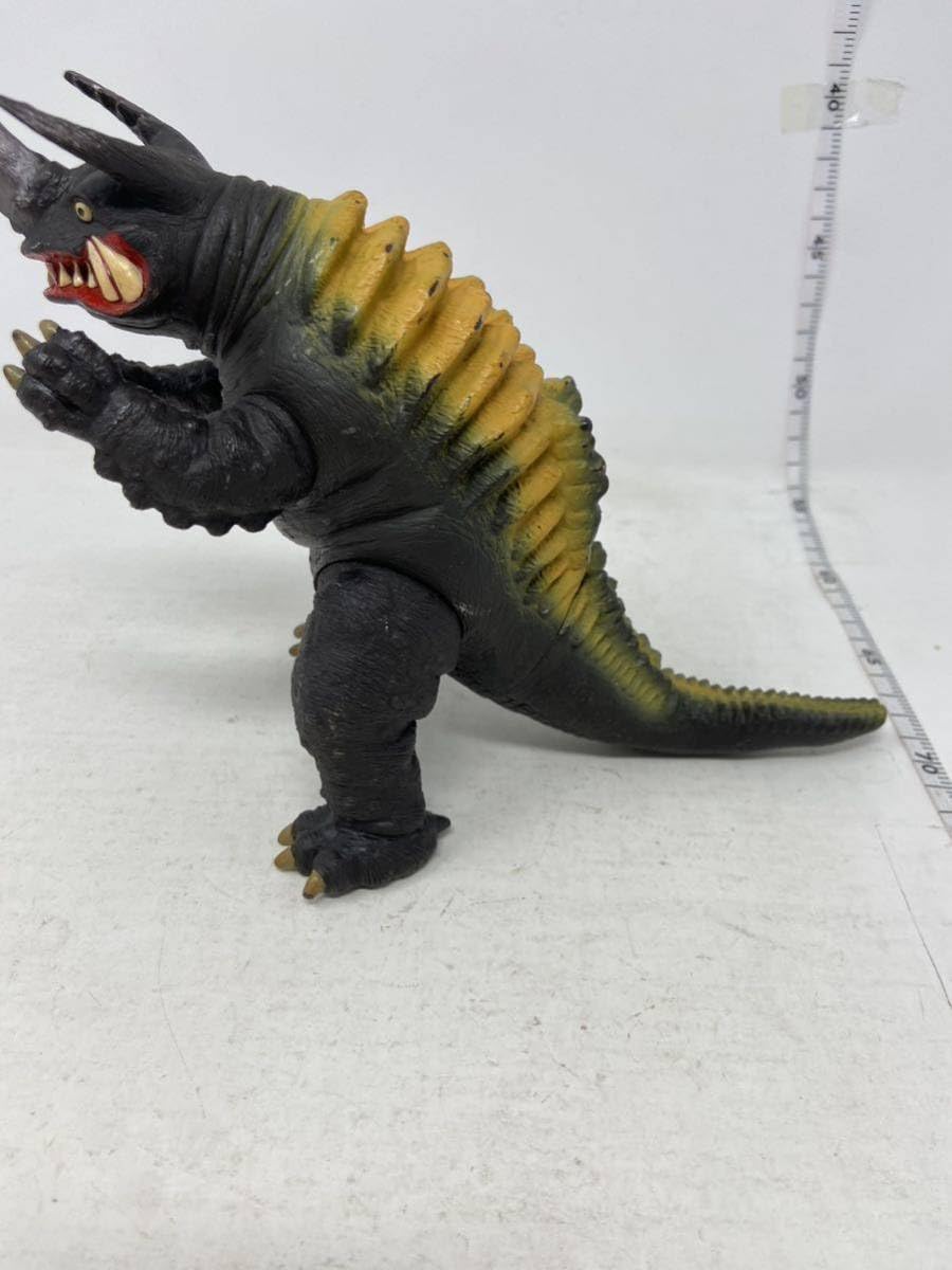 フィギュア怪獣ソフビネロンガ Amazon.co.jp: ウルトラ怪獣ソフビ ネロンガ 背中銀塗装 初代