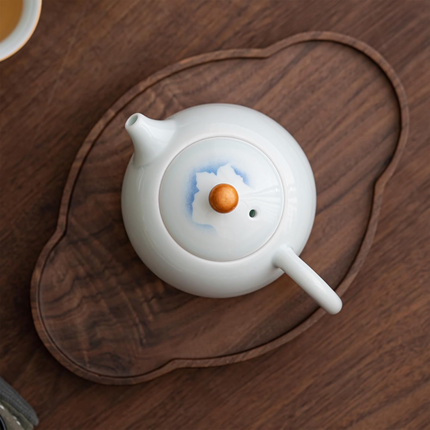 Cceramic Teapot，Tea Brewer, Exquisite Creative Design Hand-Painted White Porcelain Teapot, Simple and Elegant, Comfortable Feel, Mini Tea Kettle Household Teapot Ceramic Tea Maker Exquisite Teaware