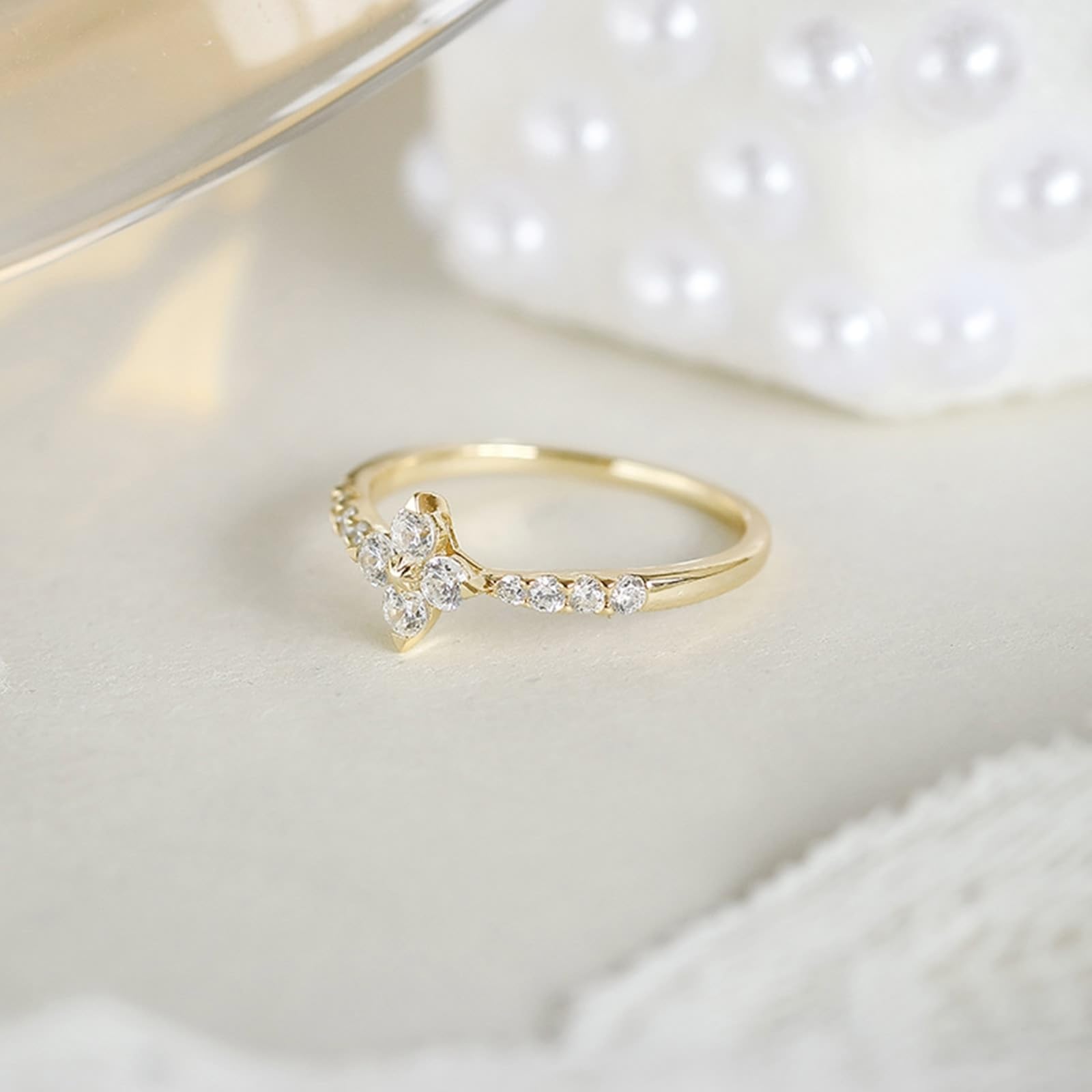 Fede nuziale in oro giallo Au 375/585/750 con moissanite, a forma di fiore