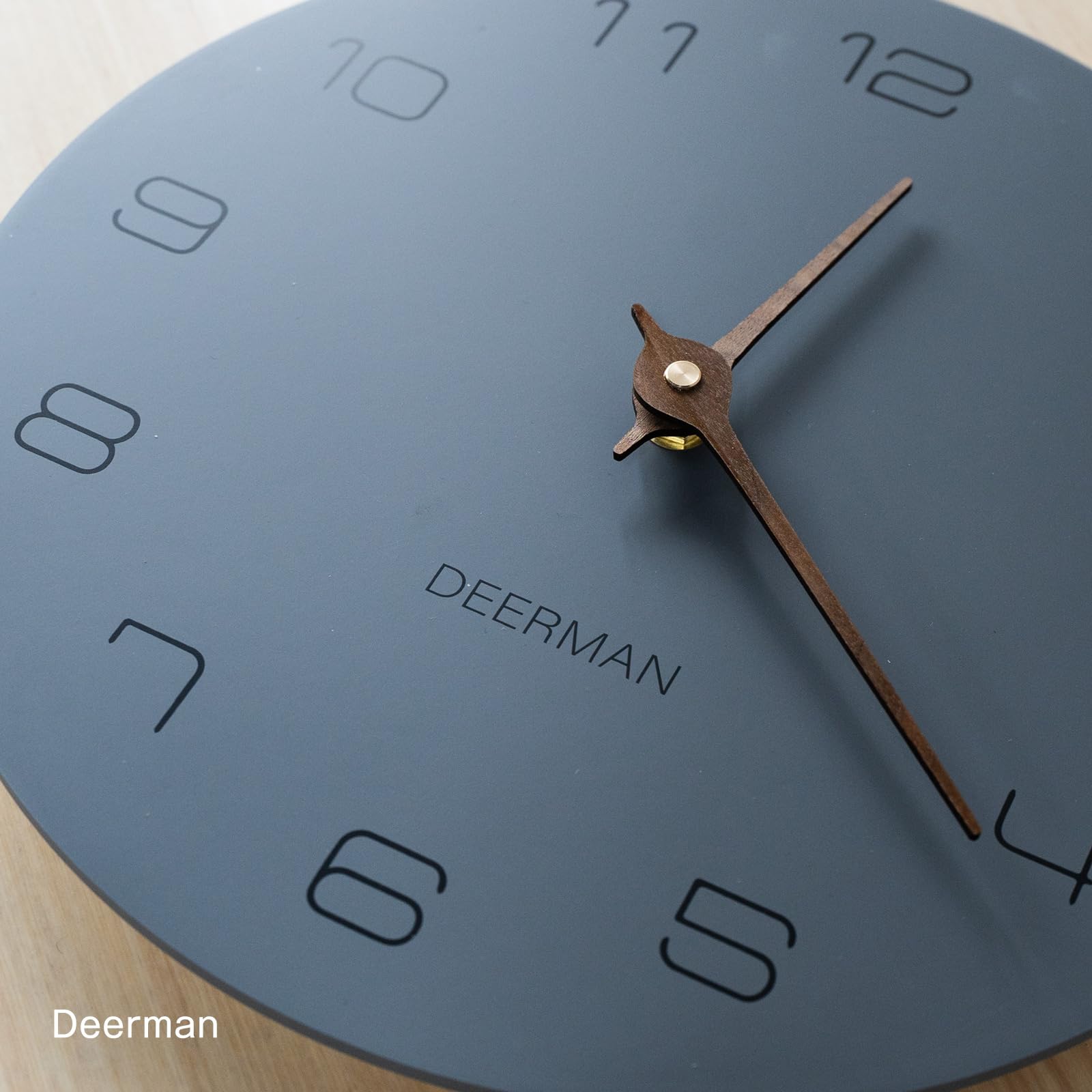 Amazon.co.jp: Deerman 壁掛け時計 おしゃれ 静音 軽量 フラットウッド