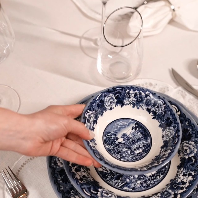 Karaca Forever Bone Artiste 53-delig tafelservies voor 12 personen, wit porseleinen servies met borden, mueslikommen/soepen, serveerborden, kleine borden, zout- en peperstrooier Karaca Forever Bone Artiste 53-delig tafelservies voor 12 personen, wit porseleinen servies met borden, mueslikommen/soepen, serveerborden, kleine borden, zout- en peperstrooier