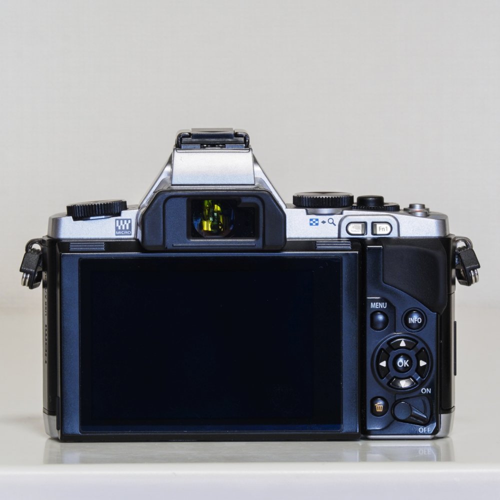 OLYMPUS ミラーレス一眼 OM-D E-M5 ボディ