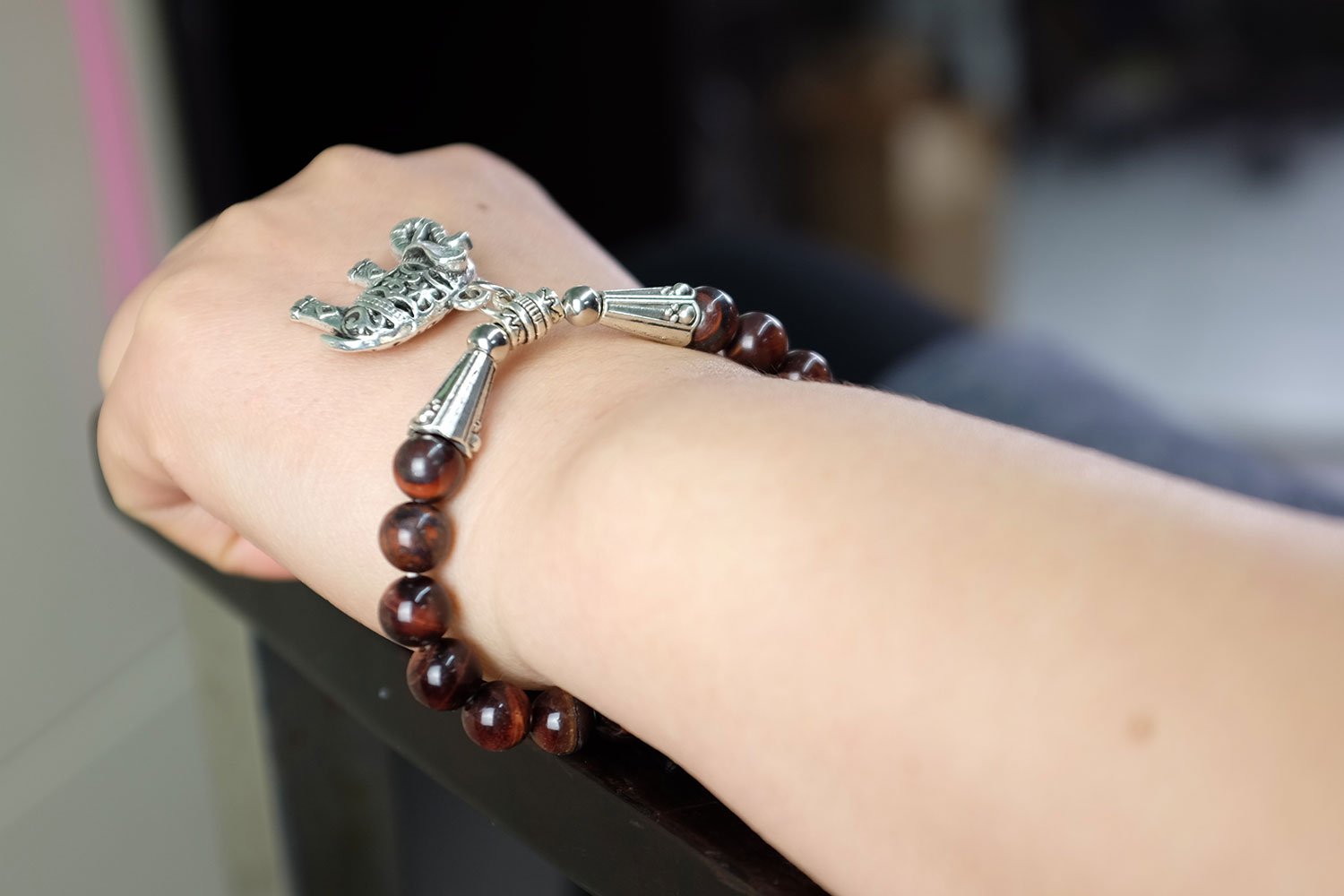 Amuleto de elefante de la suerte Falari pulsera de piedra natural.