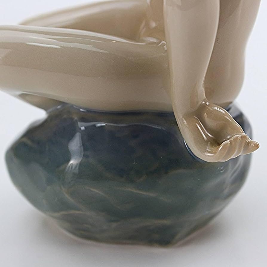 ロイヤルコペンハーゲン　フィギア上車女の子 Amazon.co.jp: #4027 ロイヤルコペンハーゲン フィギュリン 「下