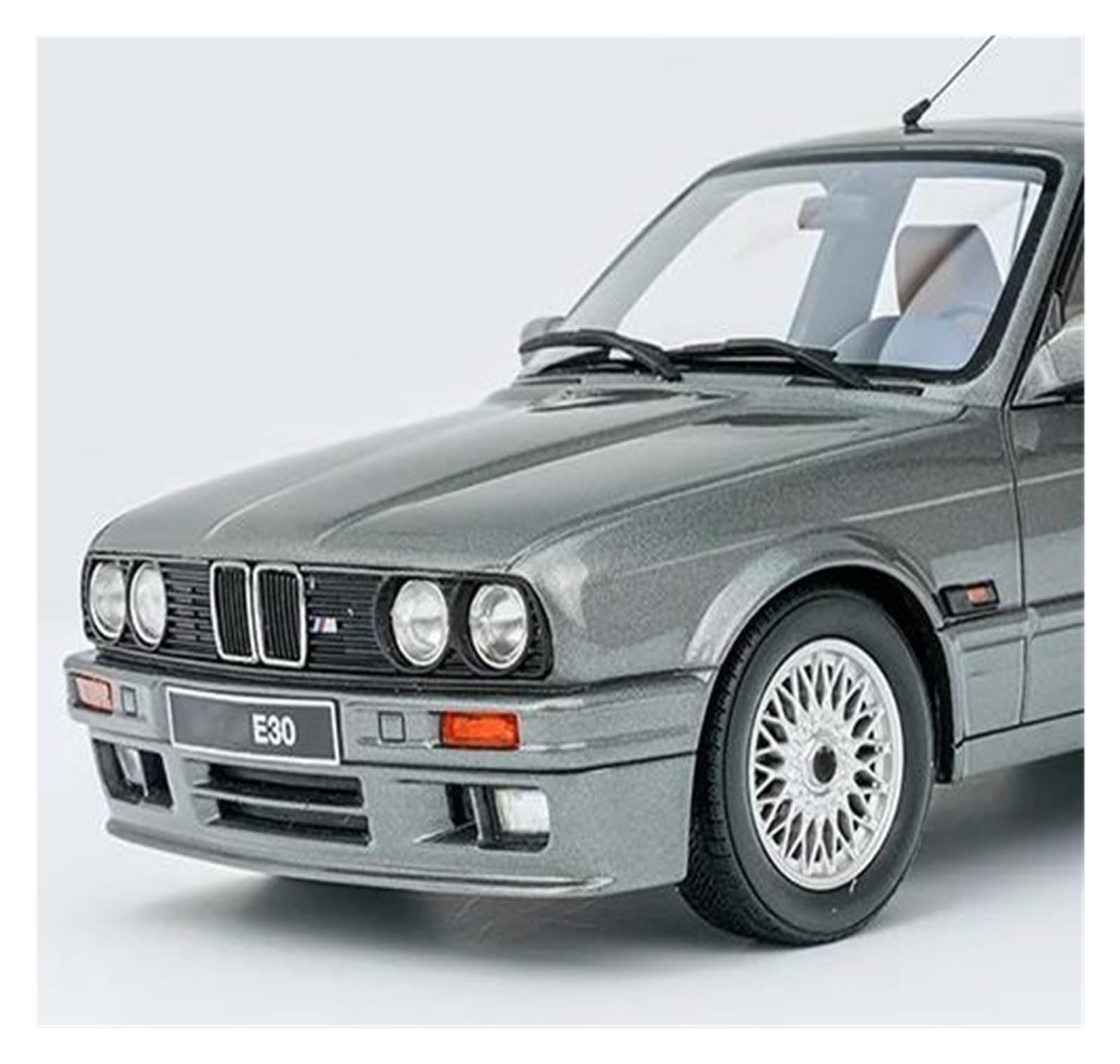 美品！　BMW E30　1/18　【新品・限定品】 美品！ BMW E30 1/18 【新品・限定品】 - ミニカー