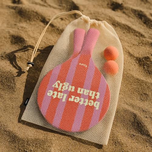 Fisura – Originelles Strand-Schlägerset “Better Late Than Ugly”. Holzschläger in Rosa und Rot mit Netzbeutel. Lustiges Sommer-Accessoire. Inklusive 2 Bälle.