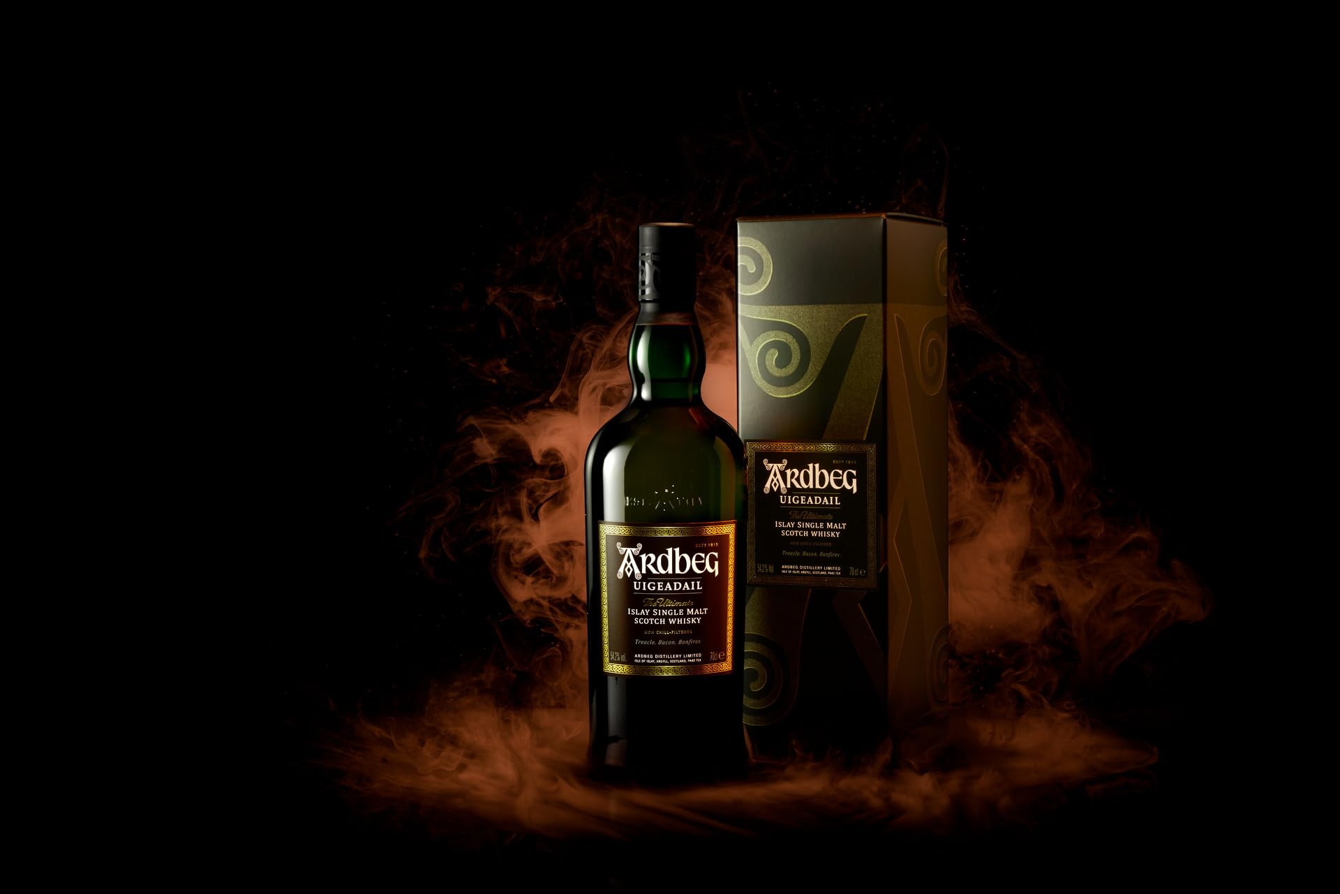 Ardbeg Uigeadail Whisky Single Malt 70cl 54,2% | Whisky single malt 54,2%. Vieilli dans d'anciens fûts de sherry et de bourbon. Profil fumé et boisé.
