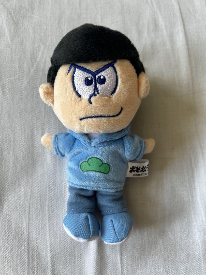 Amazon.co.jp: おそ松さん カラ松 ぬいぐるみキーホルダー : おもちゃ