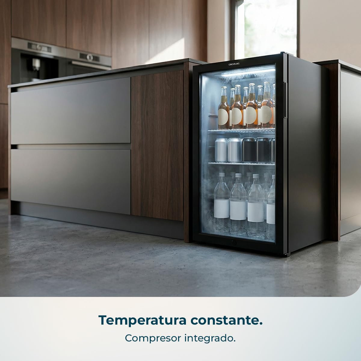 Cecotec Mini Frigorífico con Puerta de Cristal Bolero CoolMarket BC 72 Black, 72 Litros de Capacidad, 44,5 cm de Ancho, 67,8 de Alto, Iluminación LED interior, Temperatura 0ºC a 10ºC