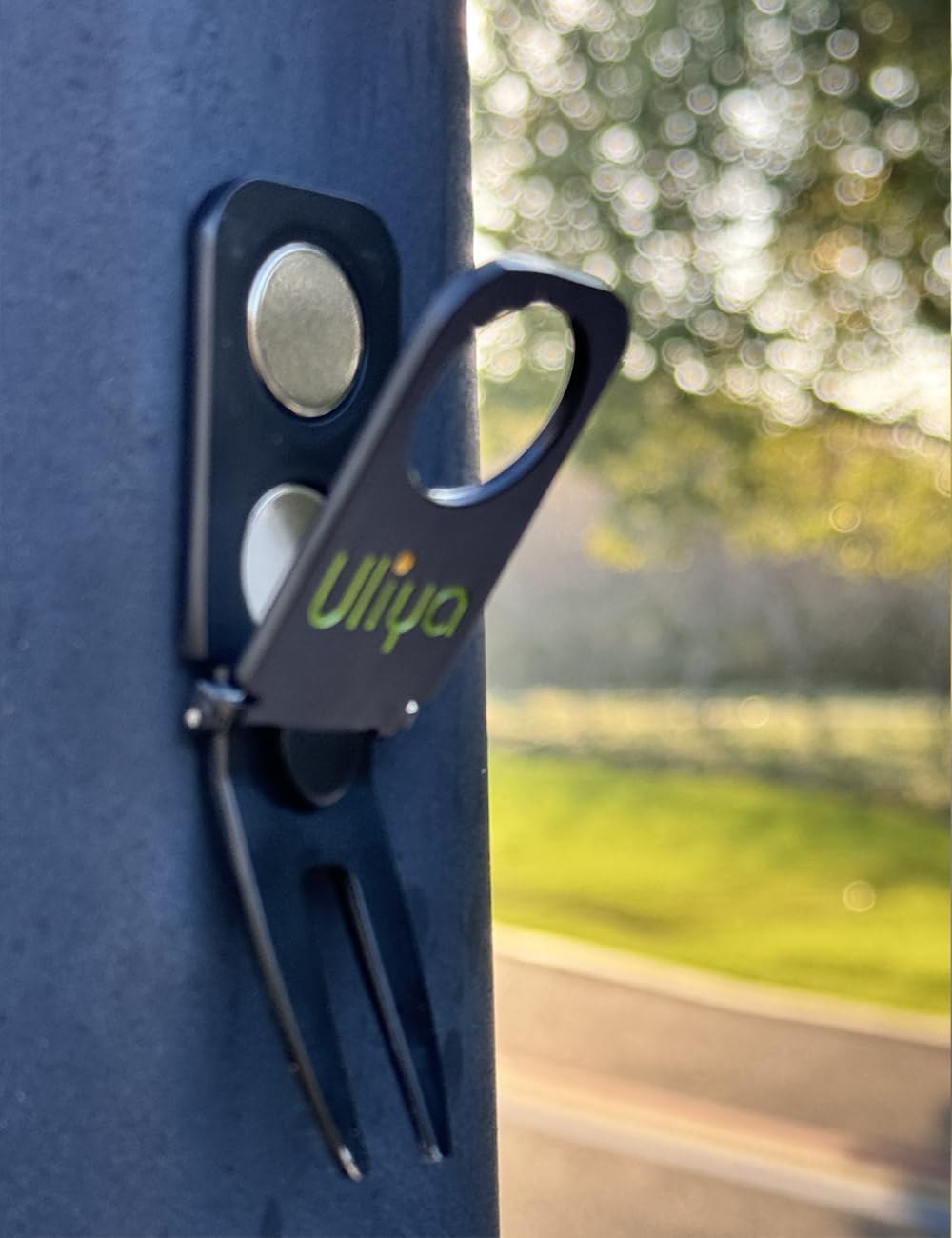 Uliya ?Upgraded? Magnetic Golf Holder Golf Divot Marker Tool Portable Golf Cart Holder Clip Multipurpose Golf Accessories Portable Rest for Golf Cart (1, Black)