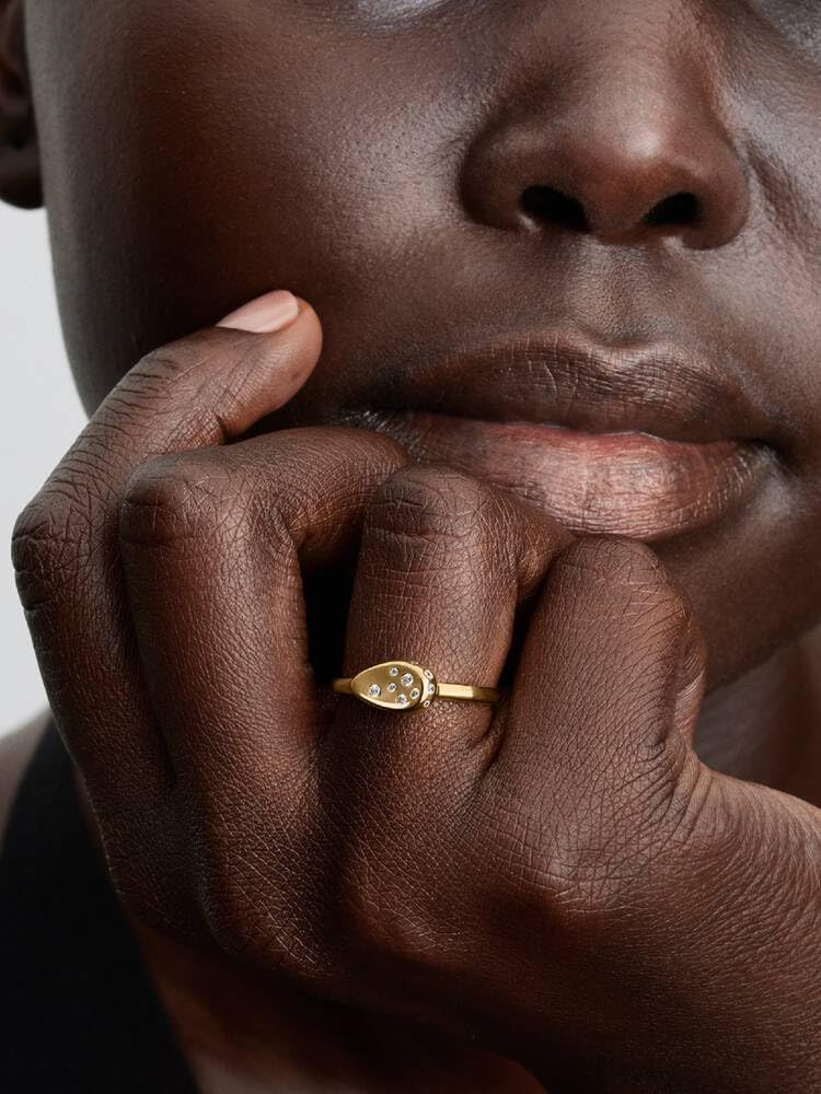 PANDORA Damen-Siegelring, oval, mit goldfarbenen Zirkoniasteinen