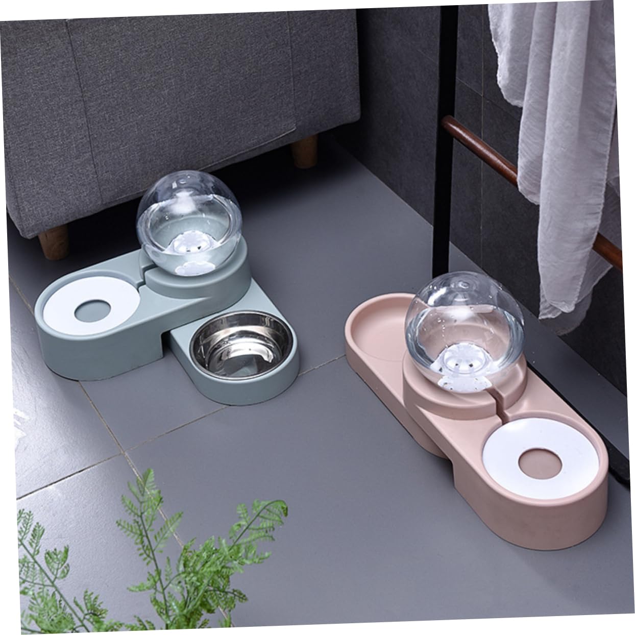 DOITOOL Automatischer Hunde Wasserspender mit Doppelnapf aus Pet Praktische Trinkhilfe für Haustiere Großer Wasserbehälter für Zuhause und Tiergeschäft