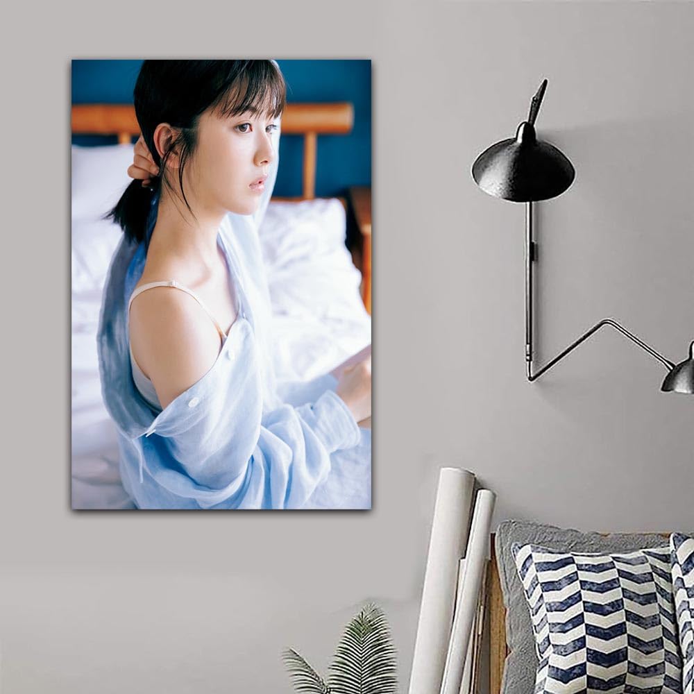 Amazon.co.jp: 浜辺 美波 （はまべ みなみ）水着写真のポスター 壁飾り