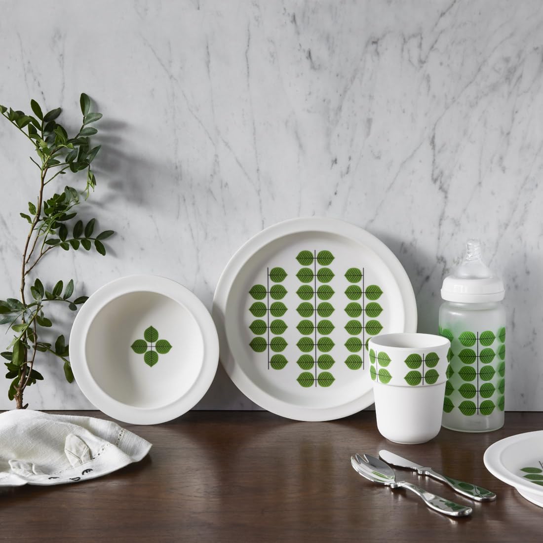 Elodie Details Vajilla Bebé Infantil – Plato Cuenco Vaso en PLA, Ventosa Silicona Extraíble, Sin BPA, Apto Lavavajillas y Microondas, Primeras Comidas Niño dès 12 meses, Berså