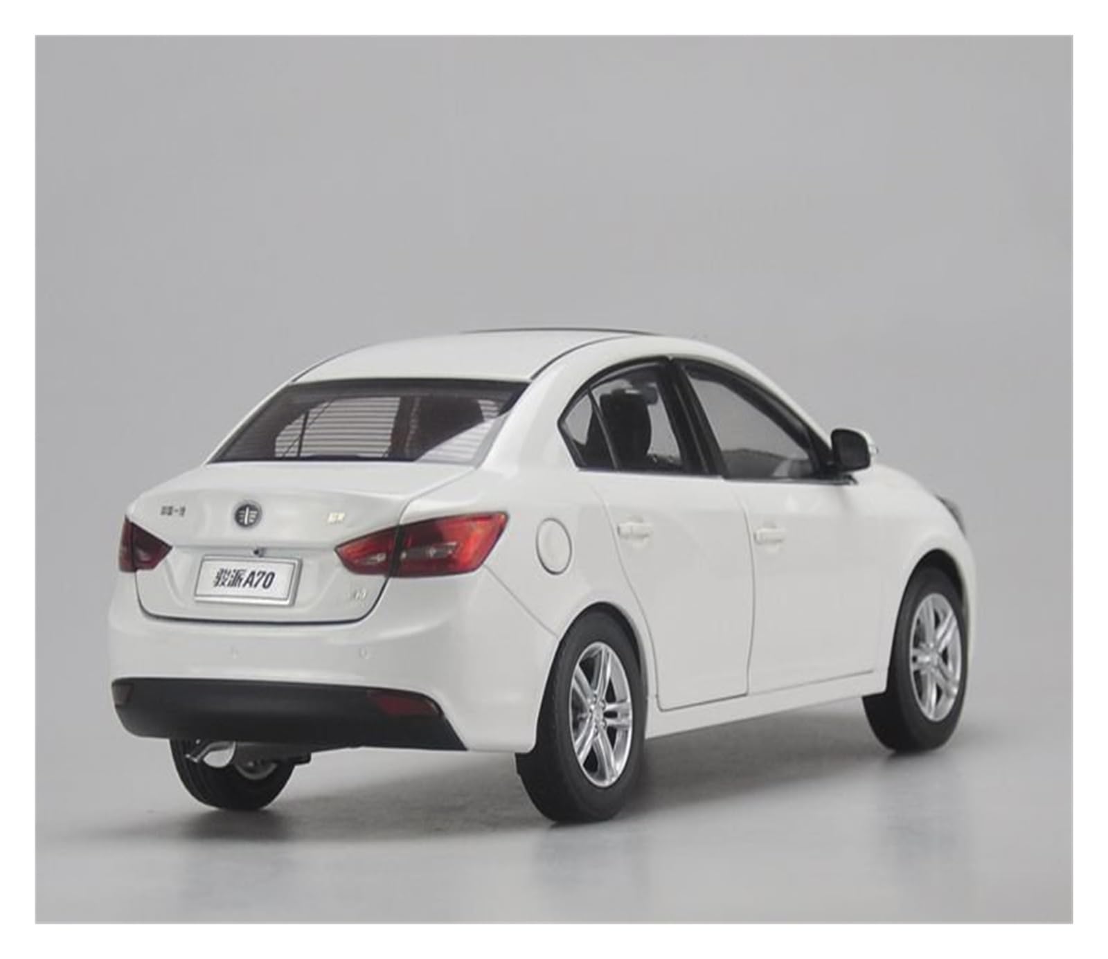 Amazon.co.jp: ミニカー スケールモデルカー 1:18 Junpai A70