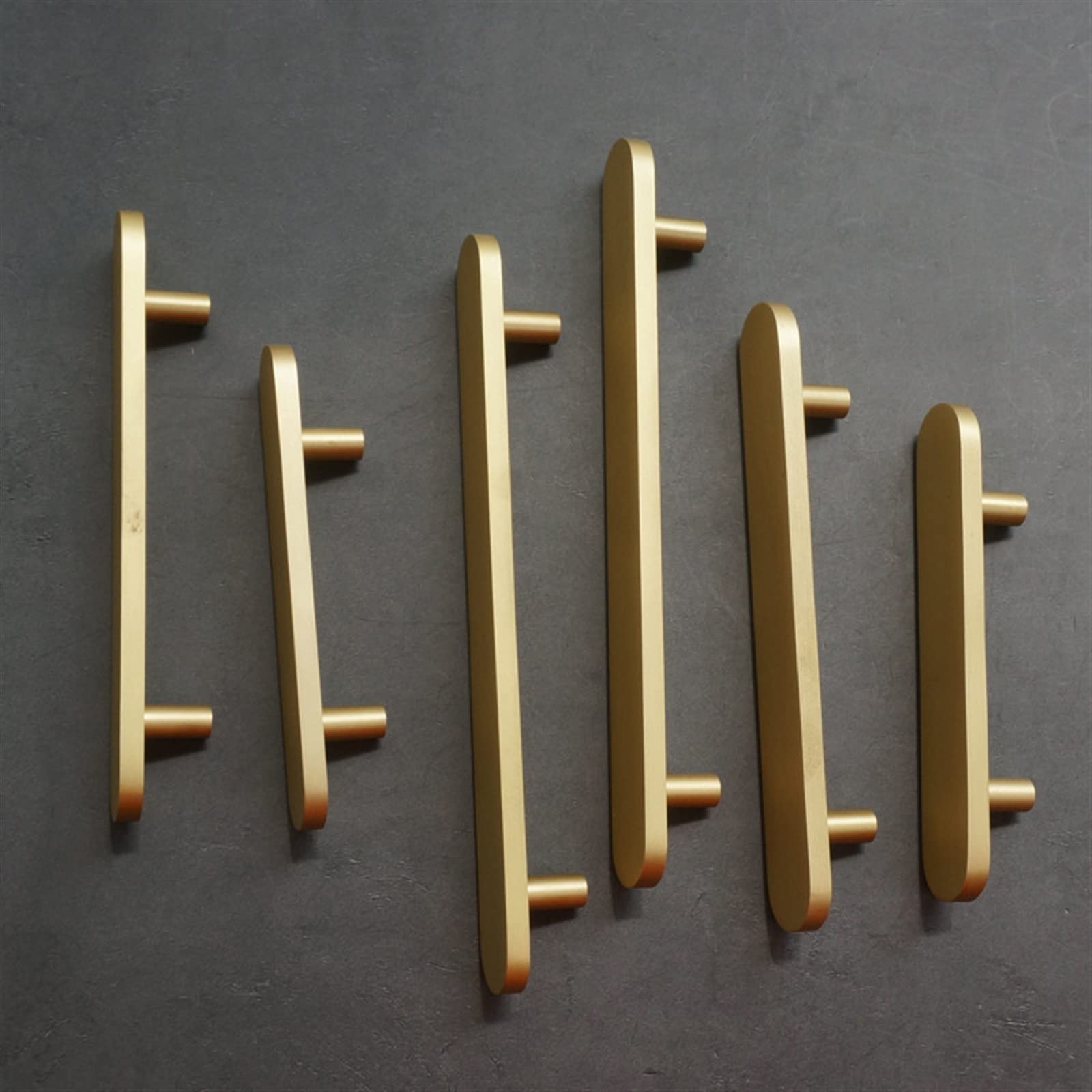 Poignées meuble pur cuivre de 139mm pour moderniser une armoire de dressing