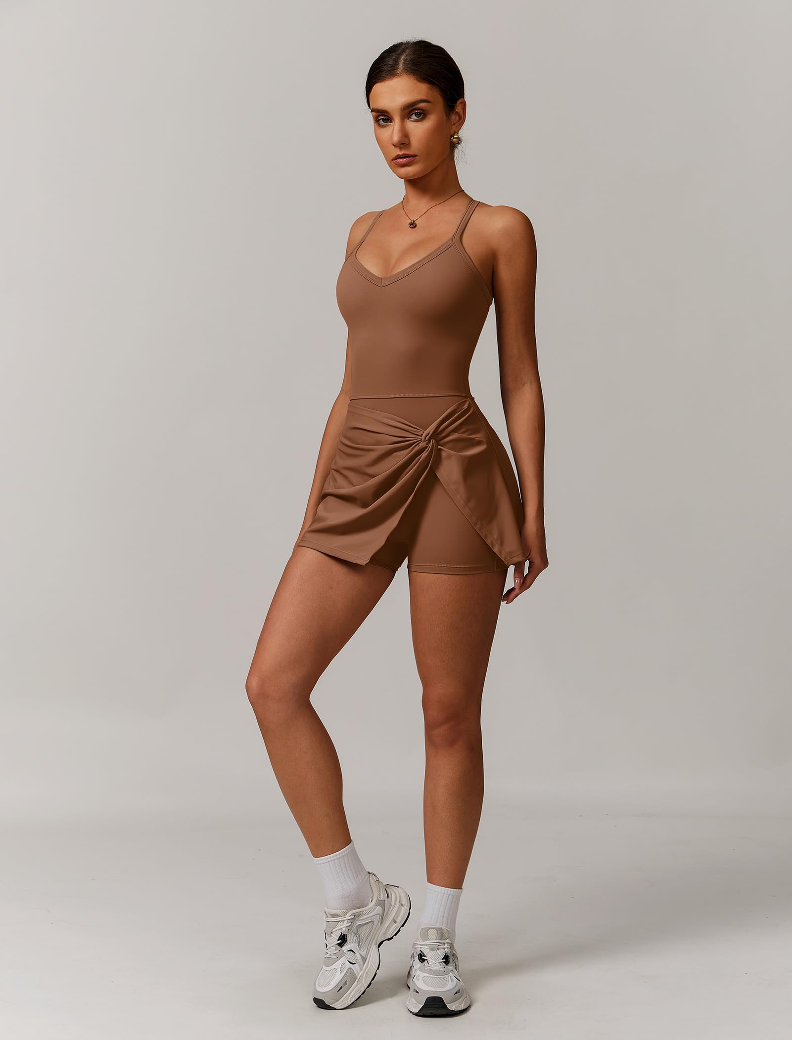 ABEHIK Mini robe de tennis pour femme avec short intégré et bretelles spaghetti à nouer sur le devant et dos nu