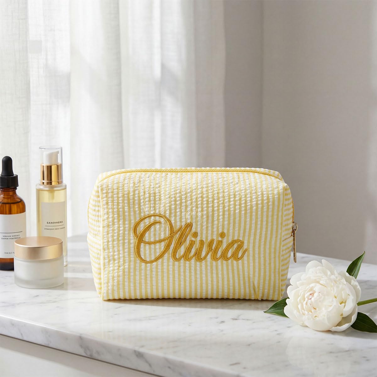 Nome personalizzato ricamato Seersucker Makeup Bag, sacchetto cosmetico a righe personalizzato, borsa da toilette leggera di viaggio di grande capacità, damigella d'onore & regalo di nozze