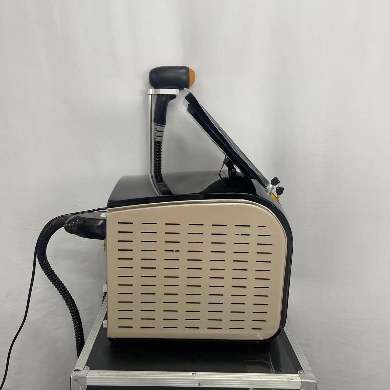 Tecnología de enfriamiento del punto de congelación de la máquina profesional de depilación láser de diodos de 4 longitudes de onda de 808 nm 4000w Salón de belleza de depilación permanente disponible