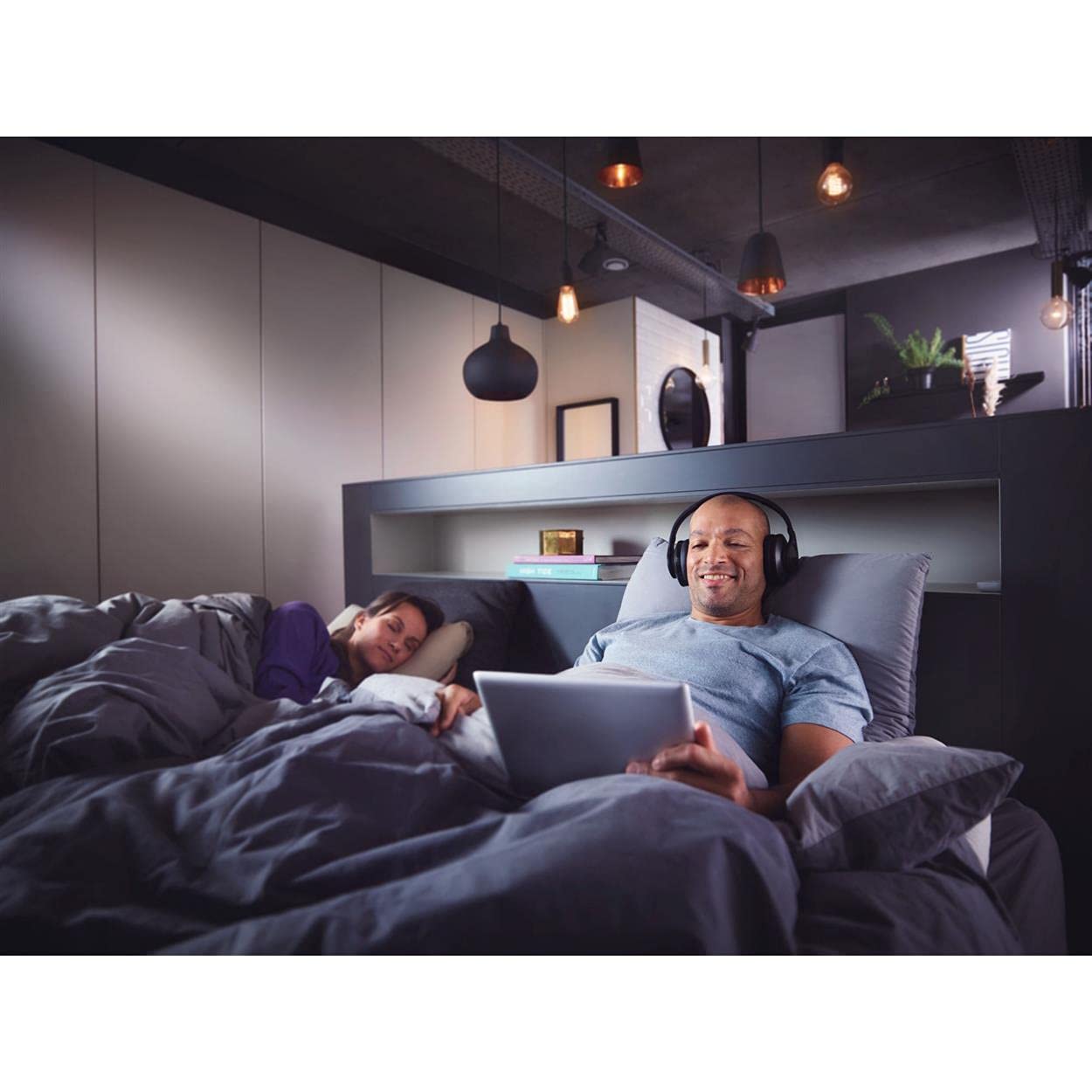 PHILIPS Casque d'Écoute TAH6206BK/00 Over Ear TV, Casque d'Écoute sans Fil pour Adultes, Suppression Passive du Bruit, Connexion Bluetooth Facile, 18 Heures de Lecture, Design Hauxt de Gamme et Léger