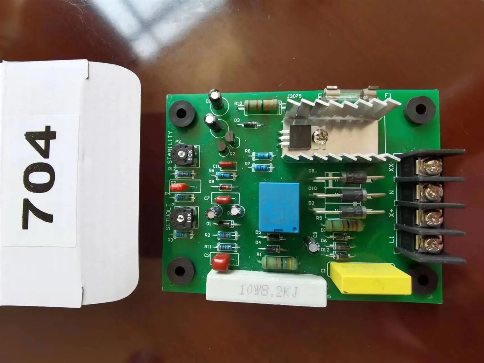 YH-701 Automatyczny regulator napięcia 701 703 704 PCB PC Board Generator Automatyczny regulator napięcia Stabilizator Moduł sterujący Części do uniwersalnych zespołów prądotwórczych (AVR 704)
