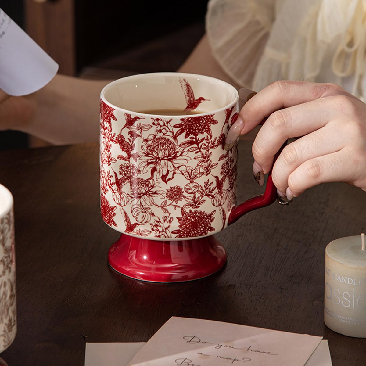 Batum Lot de 2 tasses à café en porcelaine de qualité supérieure - Tasse à boire avec poignée - Tasse en céramique vintage avec base haute - Motif floral - 400 ml (rouge)