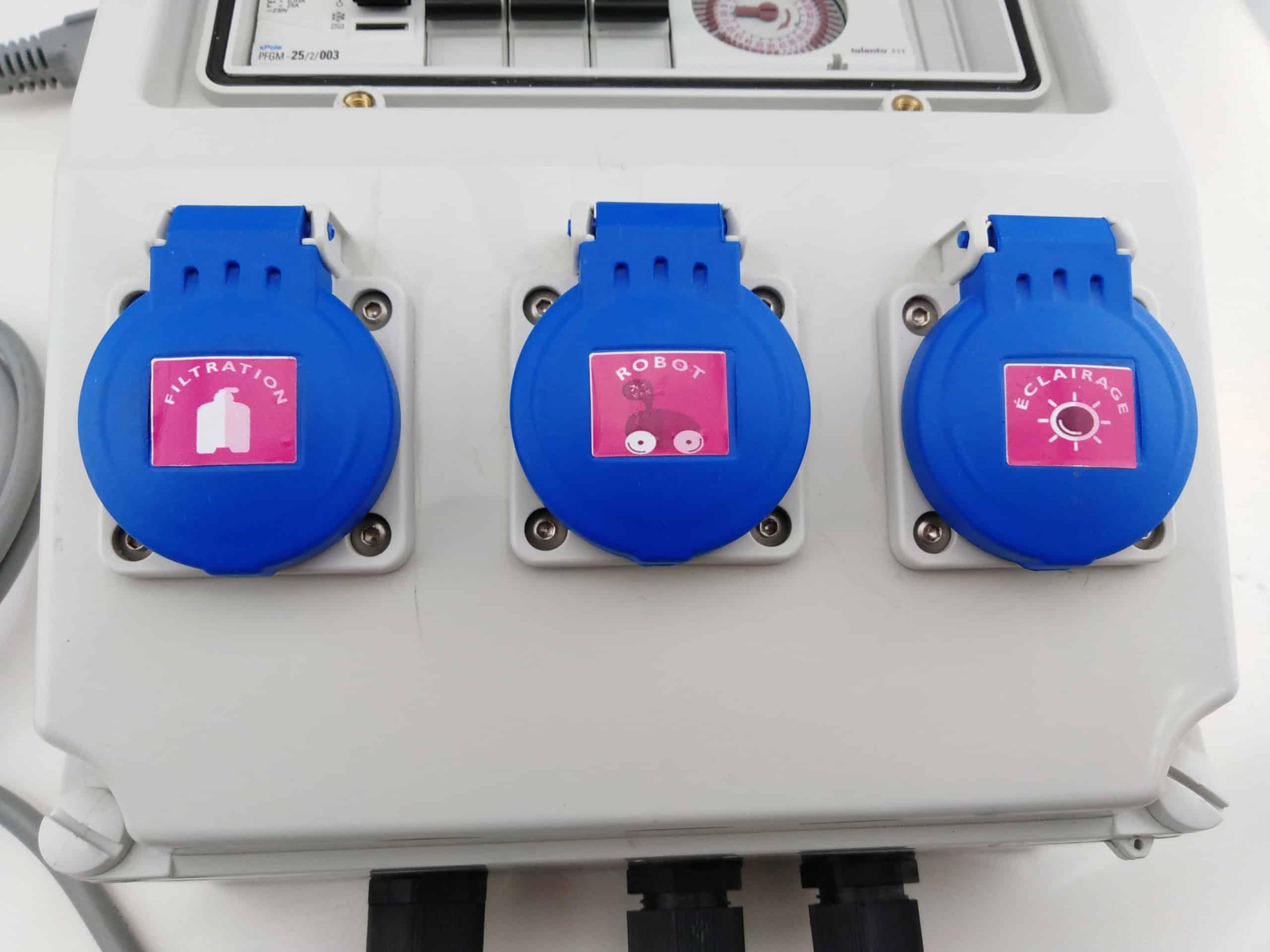EDENEA - Coffret Electrique Piscine sur Prises - Pompe Filtration+Robot Piscine+Projecteur LED - Protection 30mA - Horloge - Idéal pour Piscine Hors Sol