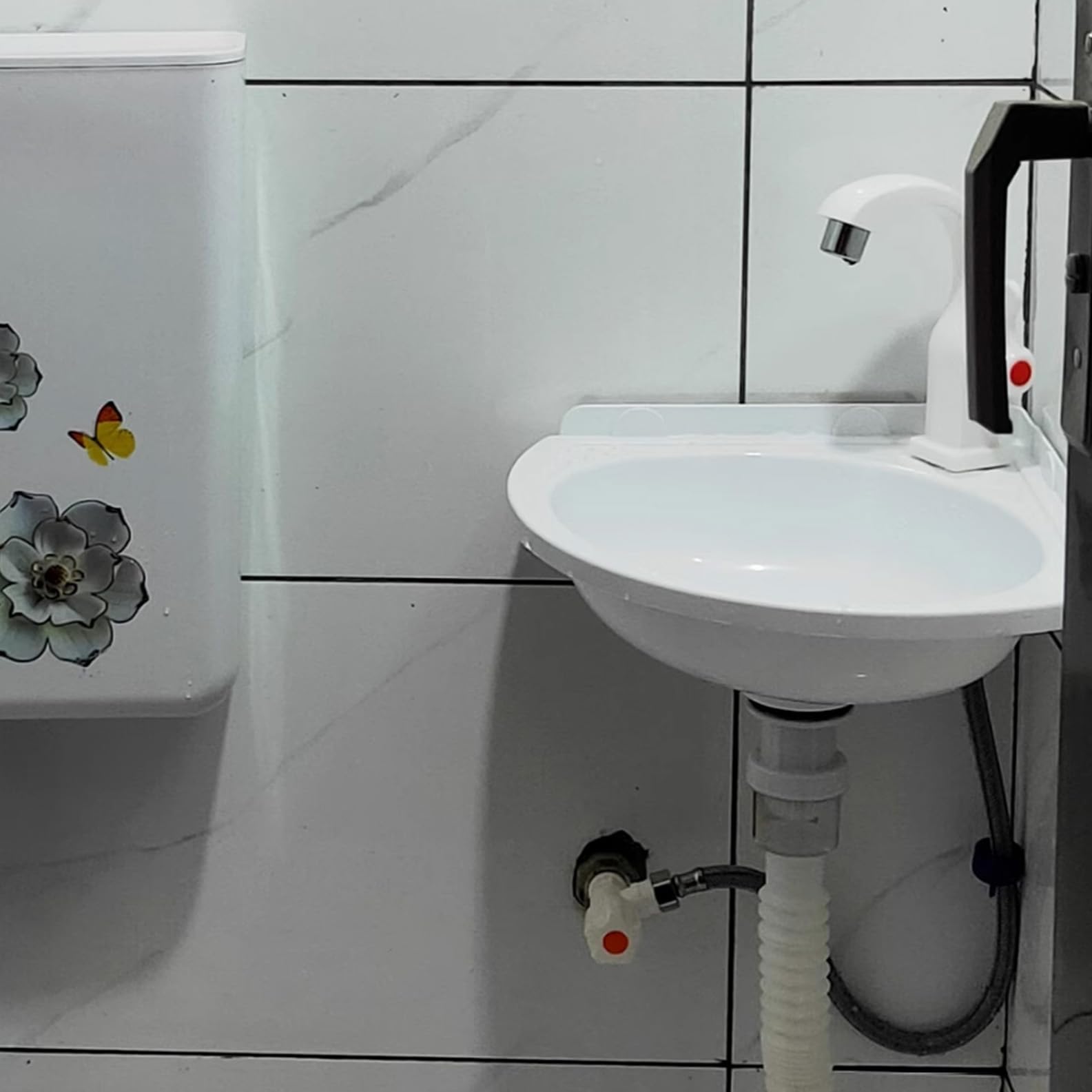 Lavabo angolare per montaggio a parete, 27,5 x 27,5 x 10 cm, in plastica, bianco, con scarico