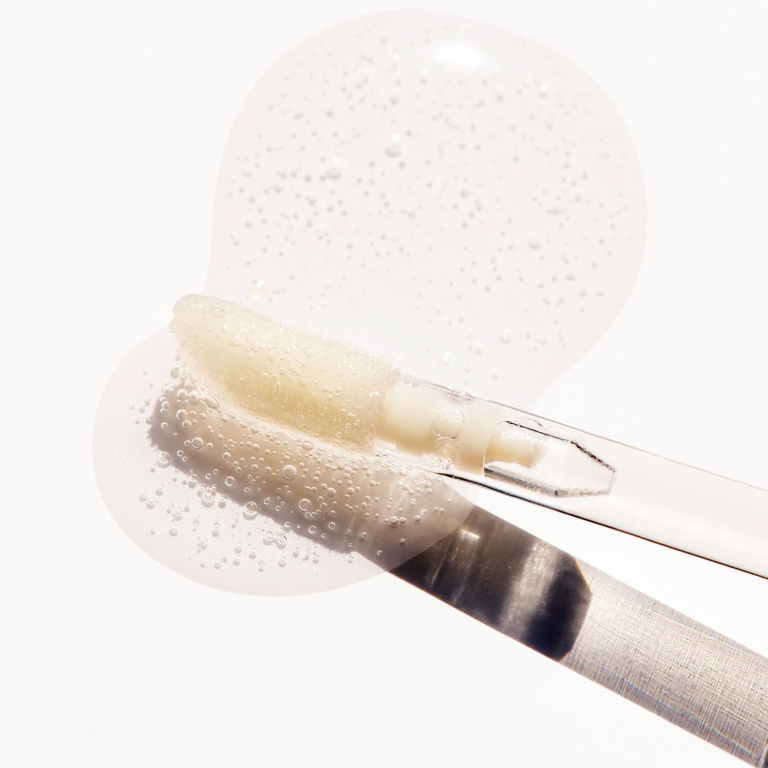 Lottie London Oil Slick in Vanilla Whip, Nourishing & Hydrating Lip Oil Infused with Vitamin E, Vitamin B - Image 4
