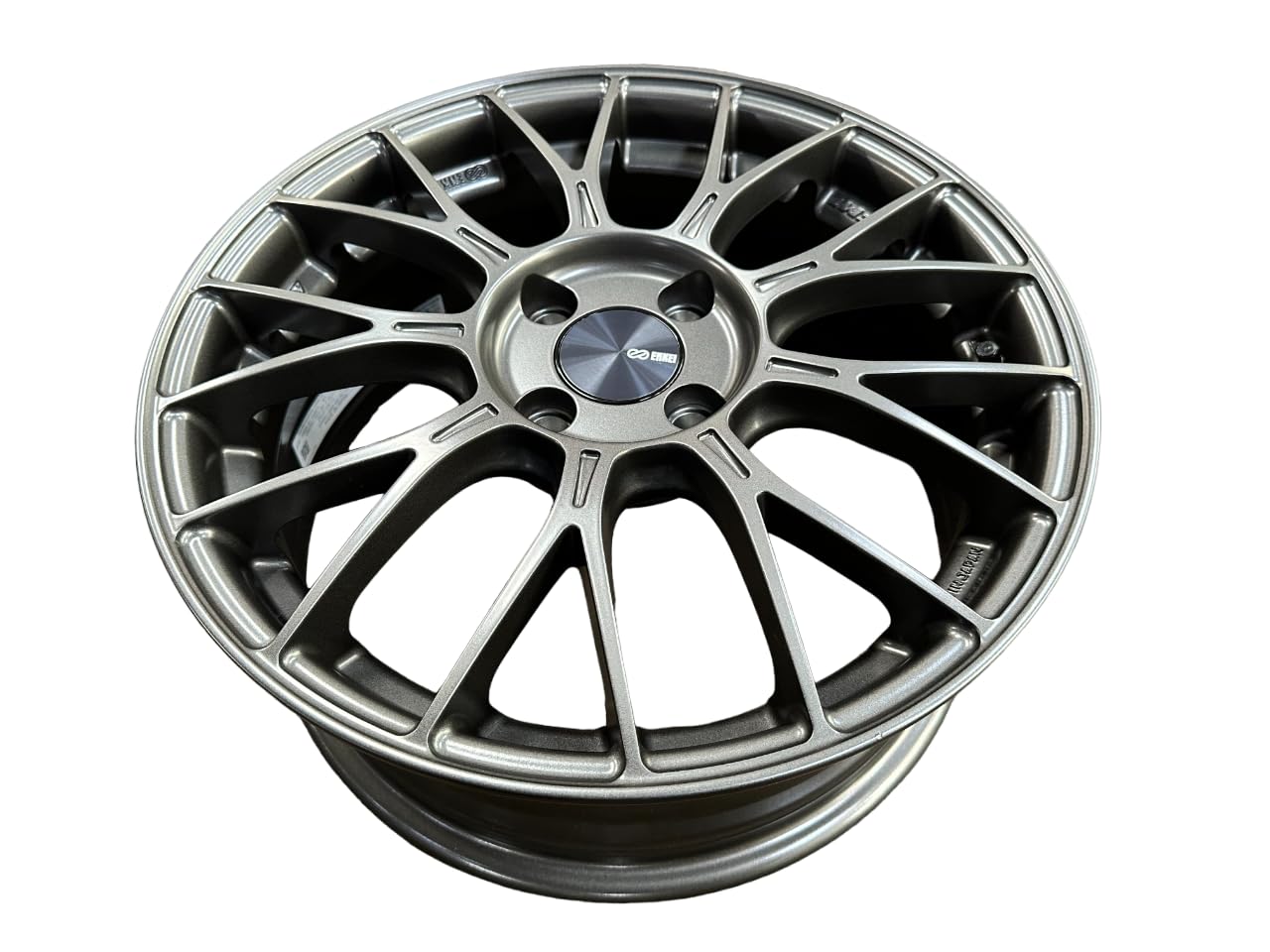 エンケイ PFM1 16インチ 185/60R16 PFM1｜製品｜ENKEI WHEELS