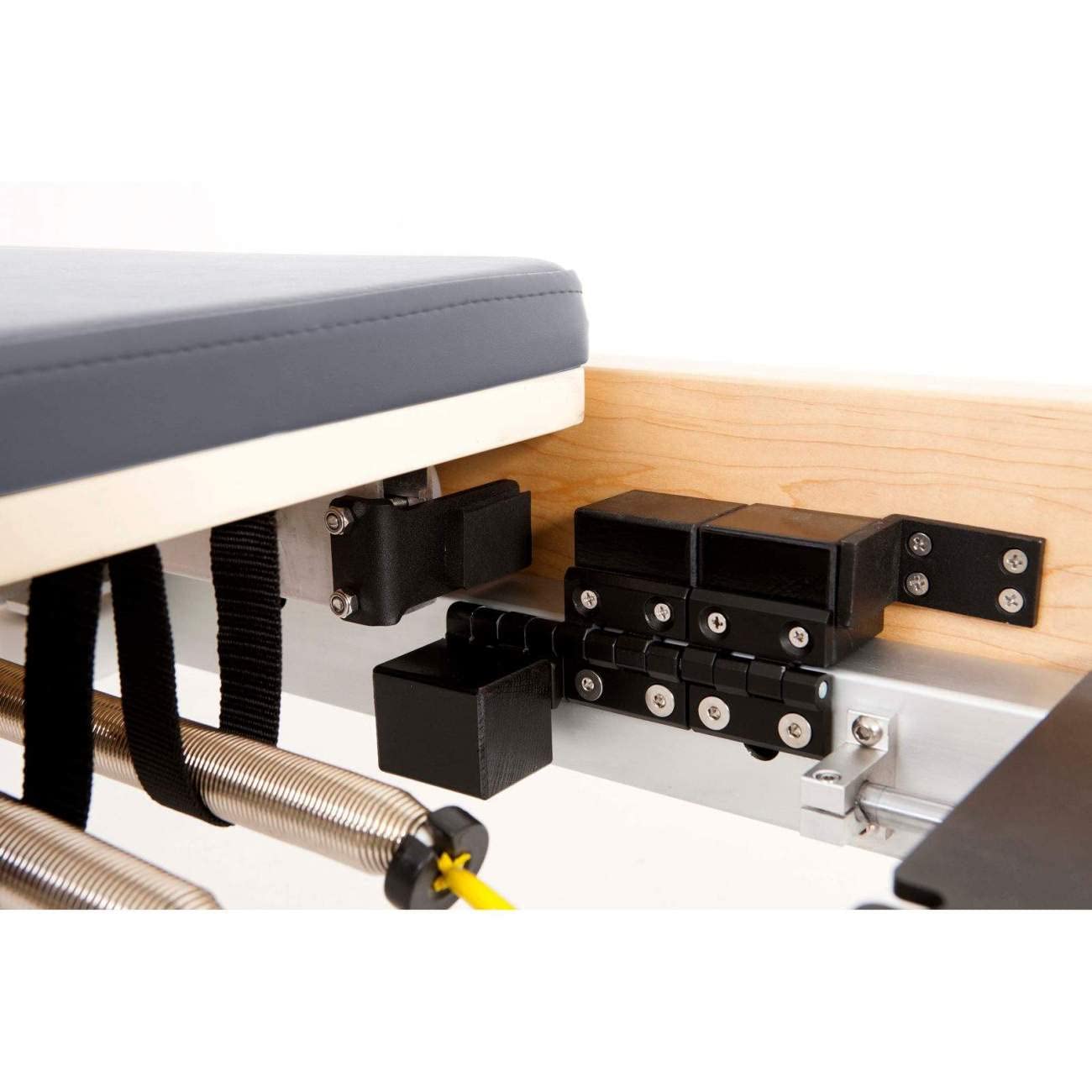 ELINA PILATES Reformer aus Holz, 5 Arten von Widerstandsfedern, Quick Release Riemenscheibe, verstellbare Fußstange, inkl. Sprungbrett und Box, gepolstert