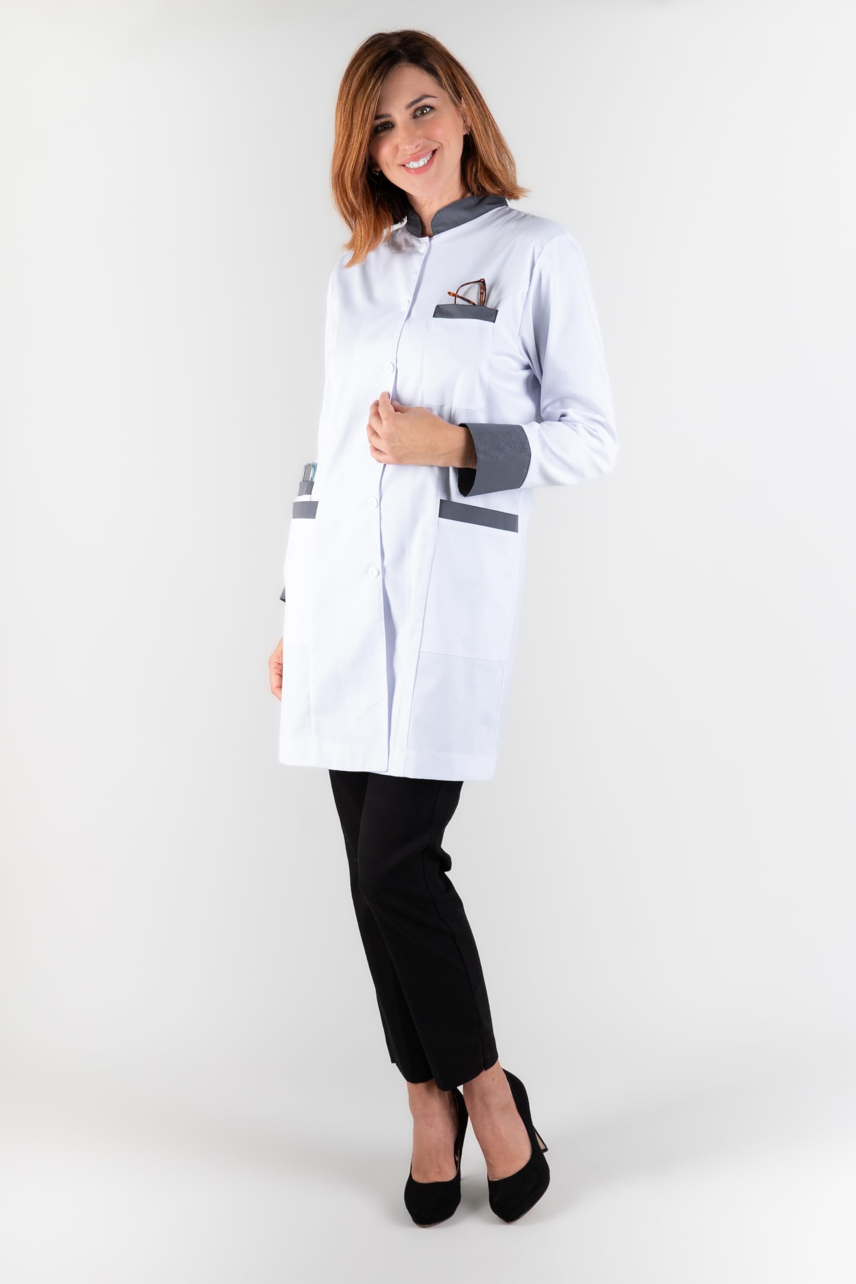 Bata de Laboratorio Mujer, Bata Cuello Mao Manga Larga, Ideal para Farmacia, Óptica, Herbolarios y Clínicas Sanitarias, Fabricado en España