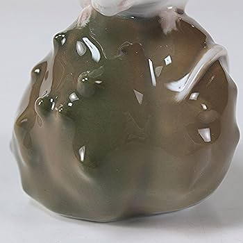 ロイヤルコペンハーゲン 木の実の上のねずみ フィギュリン ロイヤルコペンハーゲン 木の実の上のねずみ フィギュリン