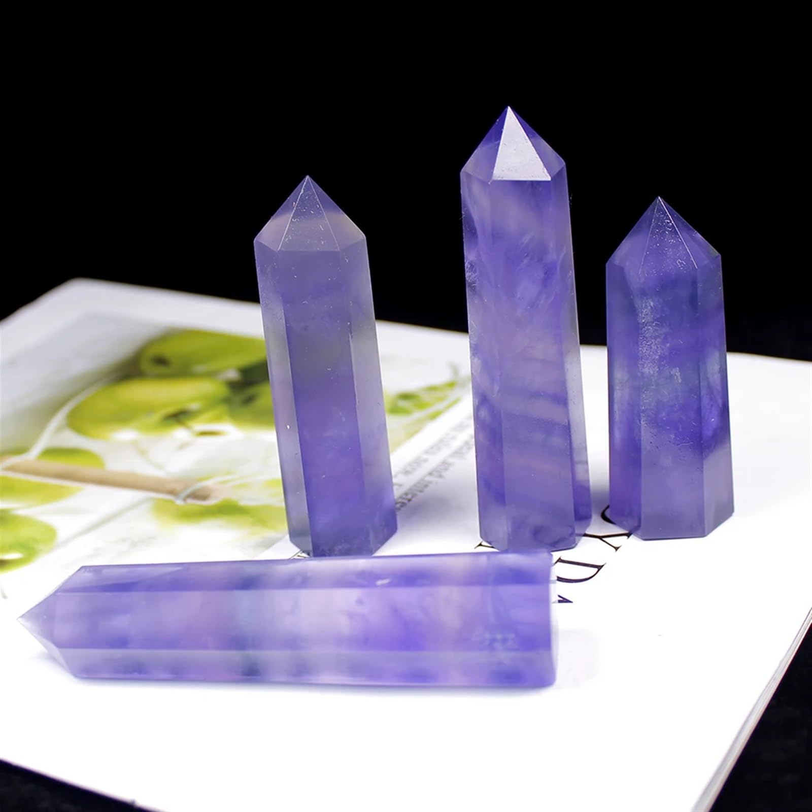 Kristallornamente Natürlicher Kristall, bunt gestreift, blauer Fluorit-Quarzkristallstein, violetter Fluorit-Punkt, heilender sechseckiger Zauberstab Wunderschöner Kristall(9-11cm)