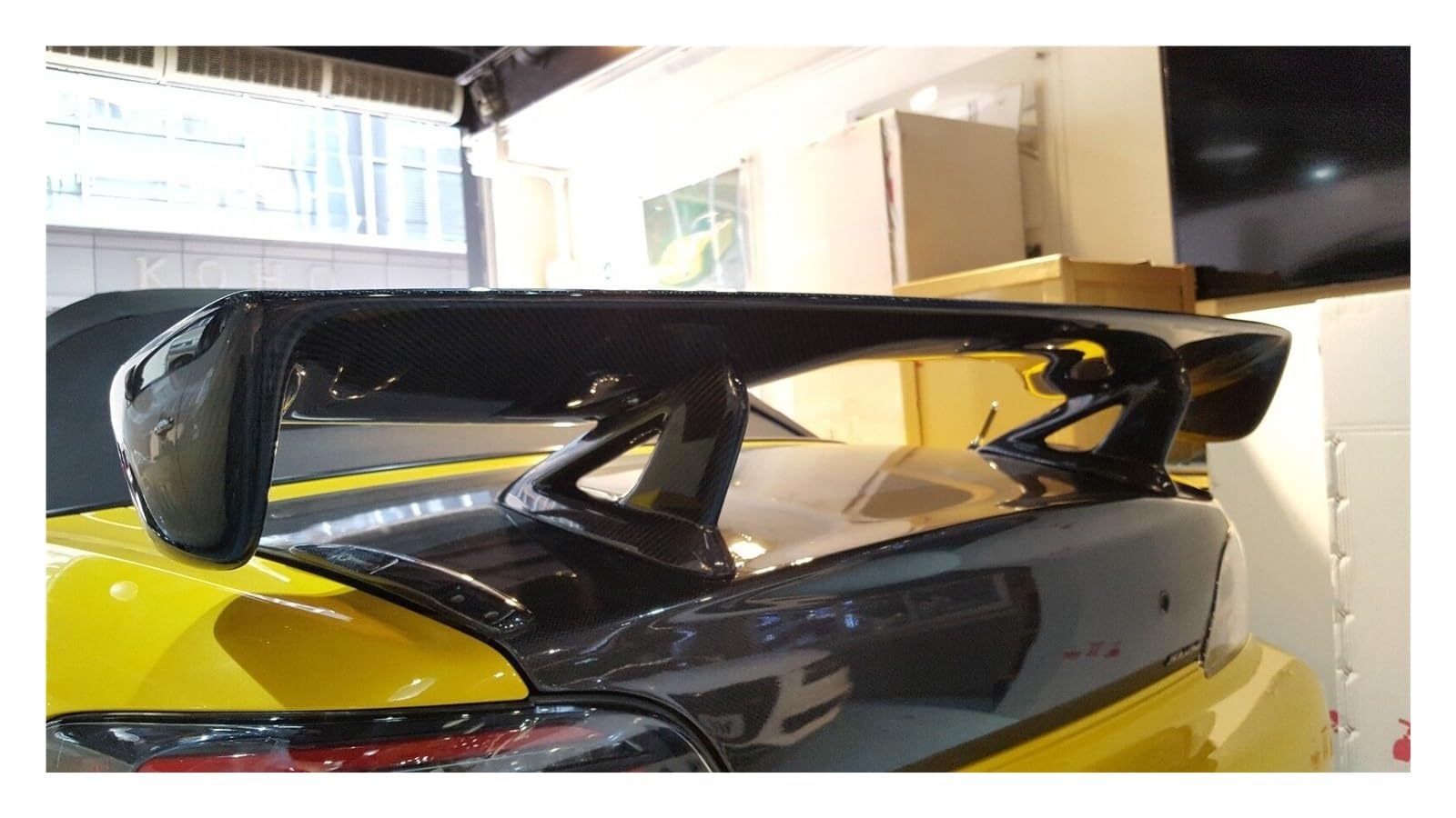 Amazon.co.jp: スポイラーを追加して車の風の抵抗を軽減 スポイラー車 