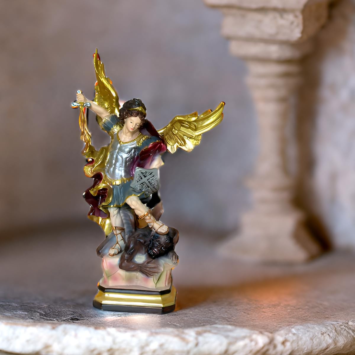 Geschenkidee - 30 cm Heiligenfigur Heiliger Michael Erzengel Schutzpatron Deutschlands und der Kirche - Handgemalte Figur auf Sockel - Hochwertiger Kunstguss aus Resin – Dekoration