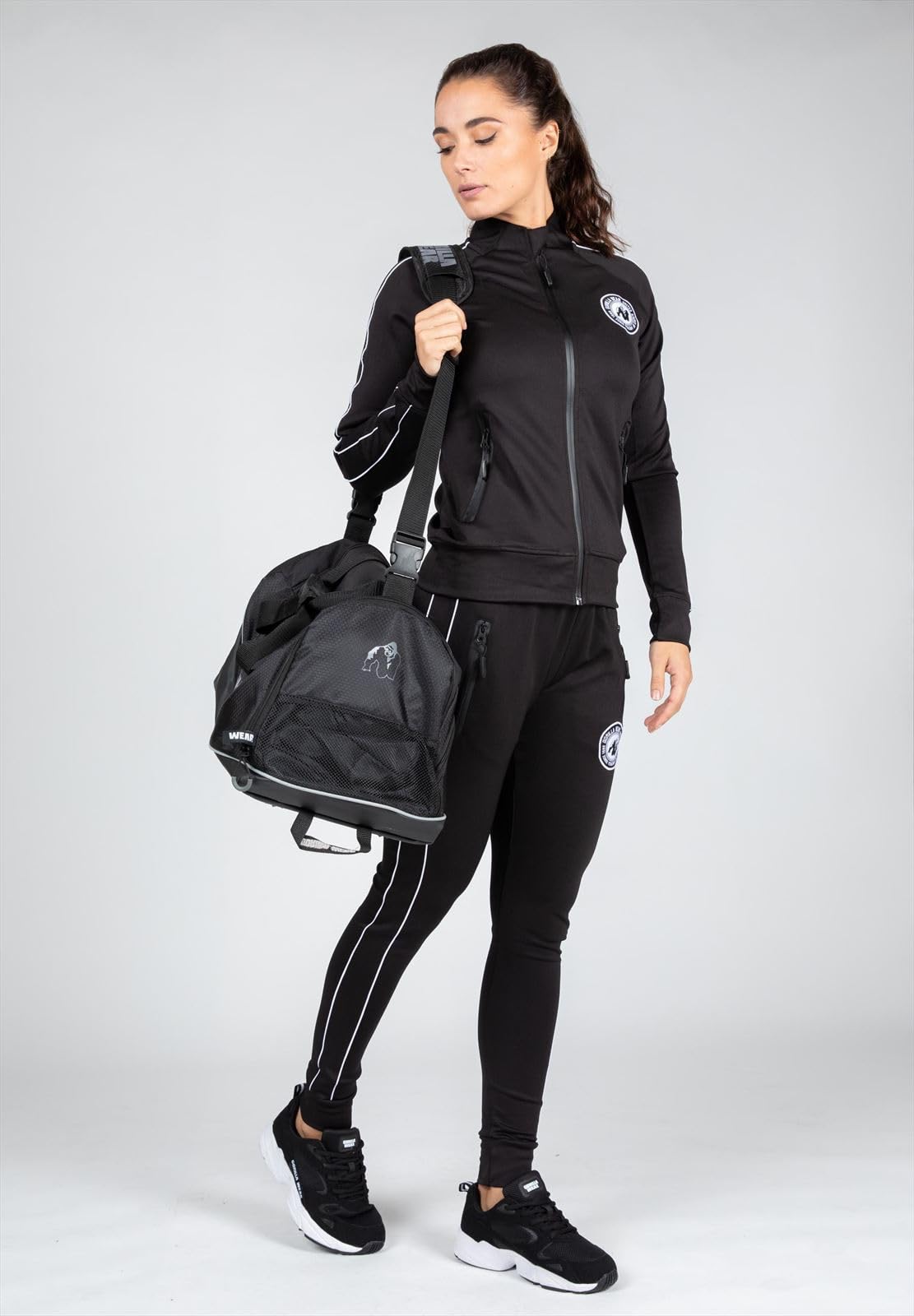 Gorilla Wear - Montana Track Jacket - Schwarz - Bodybuilding Sport Alltag Freizeit mit Logo Aufdruck leicht und bequem für optimale Bewegung aus Polyester Elasthan