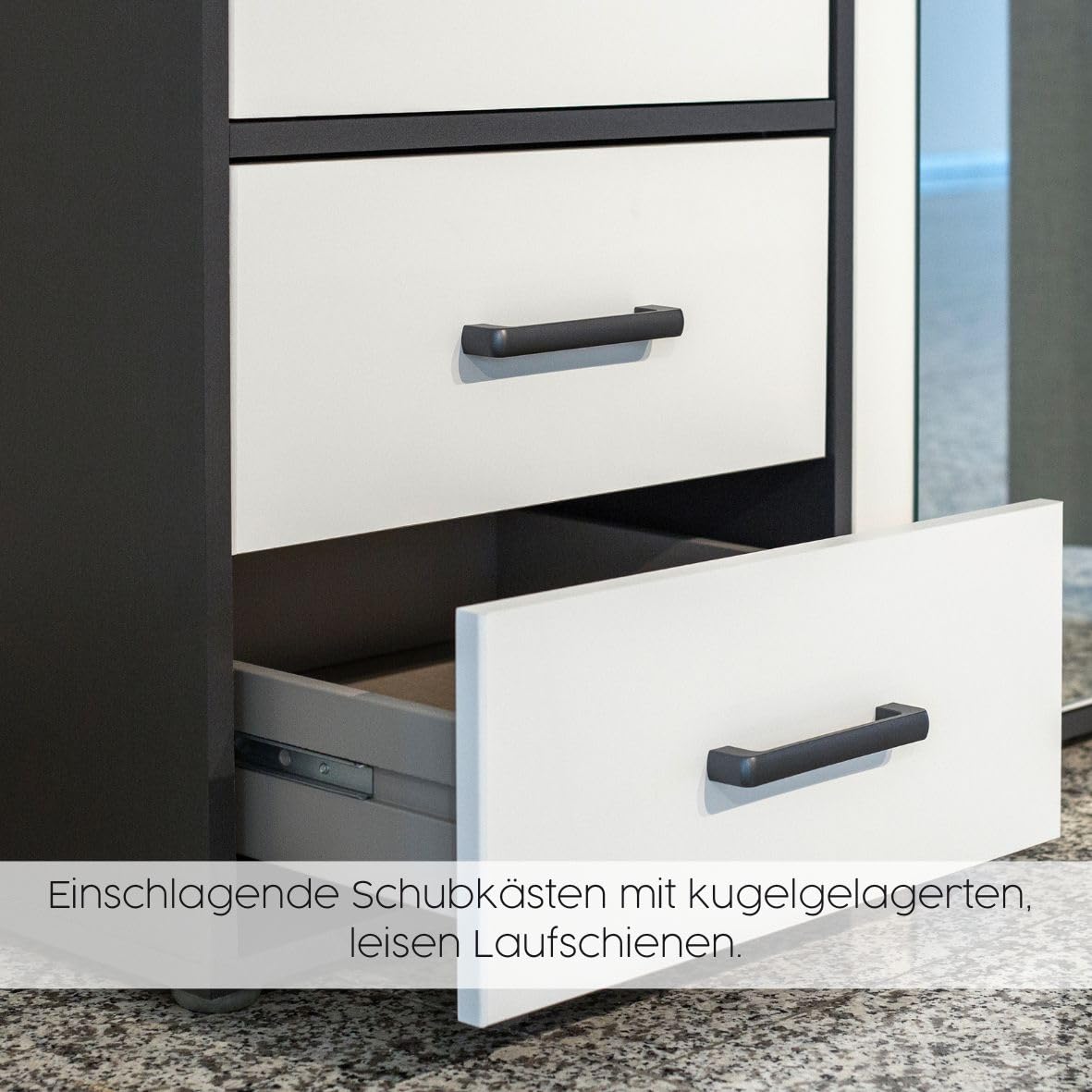 Rauch Möbel Nabila Kleiderschrank für Schlafzimmer, Kinderzimmer, Jugendzimmer, Flur, 4-türig, Push-to-Open, mit Zubehör Classic, Farbe Weiß, Breite 187 cm