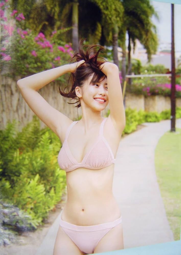 【佐野ひなこ　切り抜き集】 Amazon.co.jp: 佐野ひなこ 切り抜き（33ページ） : おもちゃ