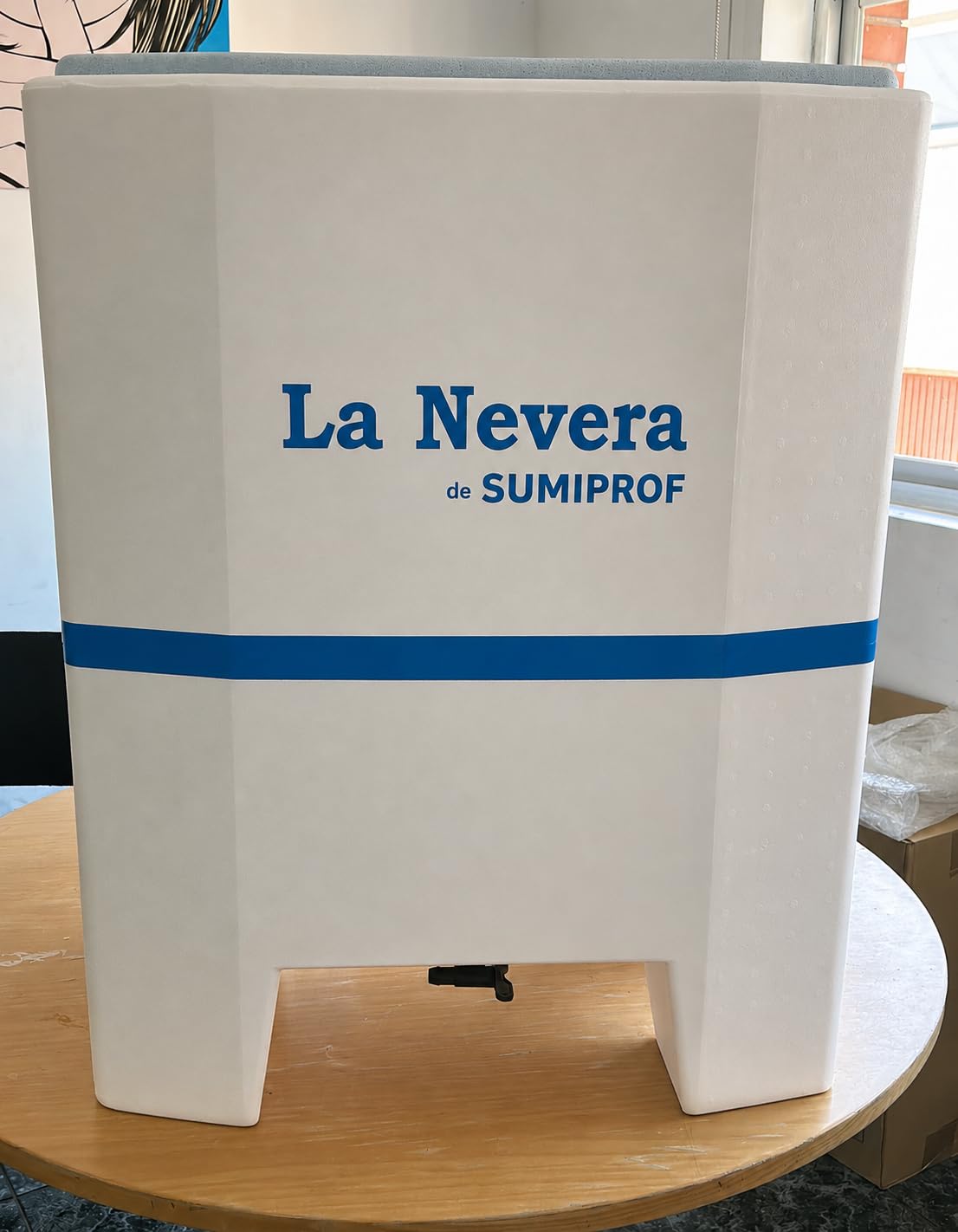 Contenedor de Porex Tipo Nevera 140L SUMIPROF – Alto Aislamiento Térmico – Apto para Alimentos y Líquidos – con Grifo de Drenaje – Reutilizable y Fácil de Limpiar