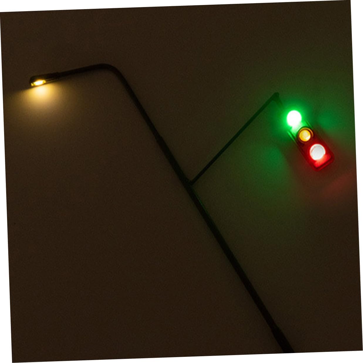 Simulation Mini Railroad Traffic Light Model for Sand Table Decor Compact Scale Signal Lamp with Warm White LED Easy Installation for Mini House Craft Scenes and Model Train