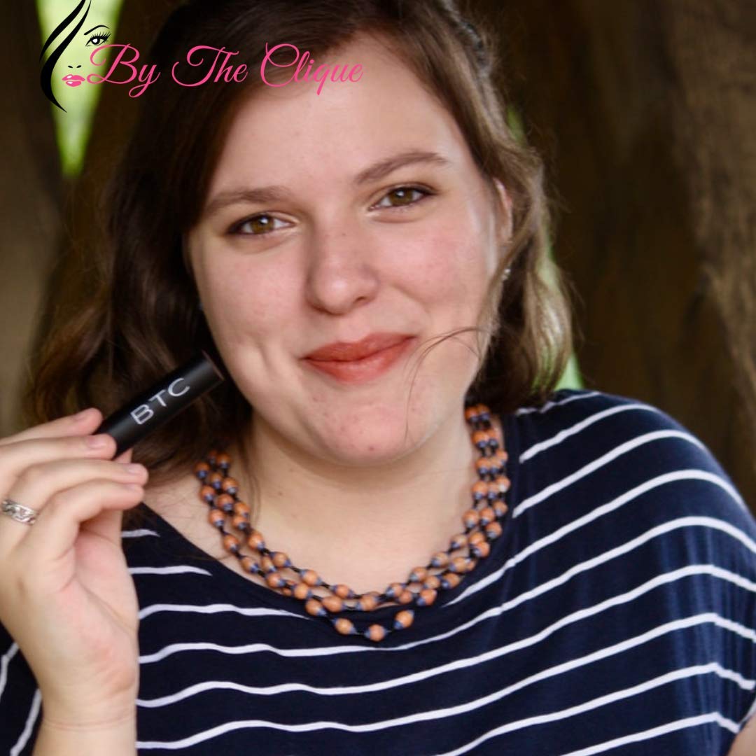Barely There - Pintalabios satinado de primera calidad | By The Clique | Nude Tan