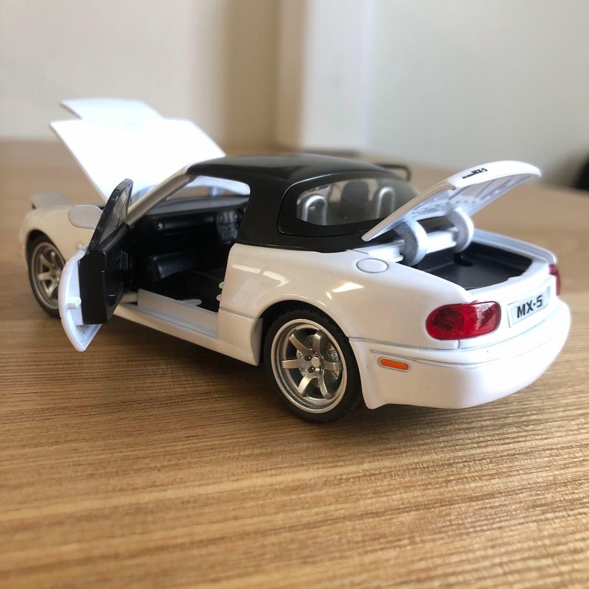1/24 マツダ オープンカー 白 ミニカー　スケール 1/24 マツダ オープンカー 白 ミニカー スケール - メルカリ