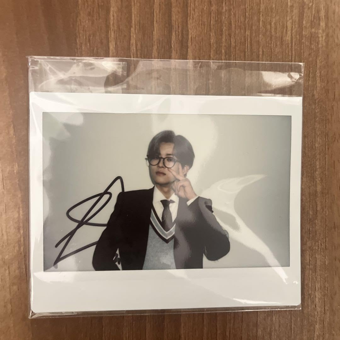 Amazon.co.jp: VICTON スビン 直筆サイン入りポラロイド チェキ : おもちゃ