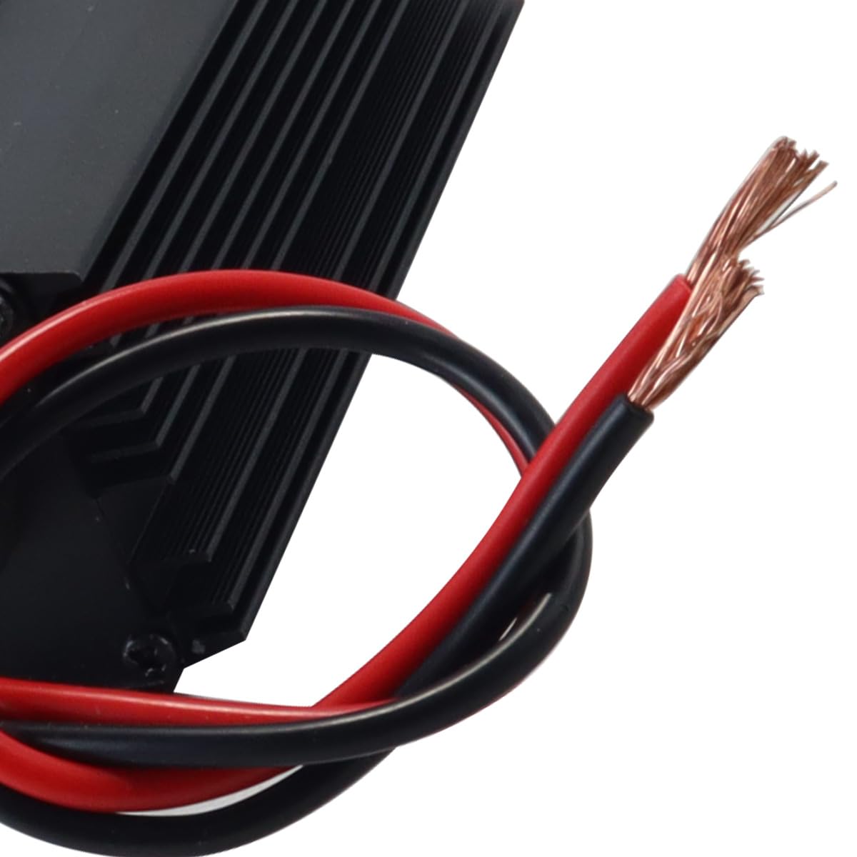 Ubric MPPT Régulateur de charge solaire boost avec affichage numérique, protection contre les surcharges et les courts-circuits, pour véhicules électriques (400 W)